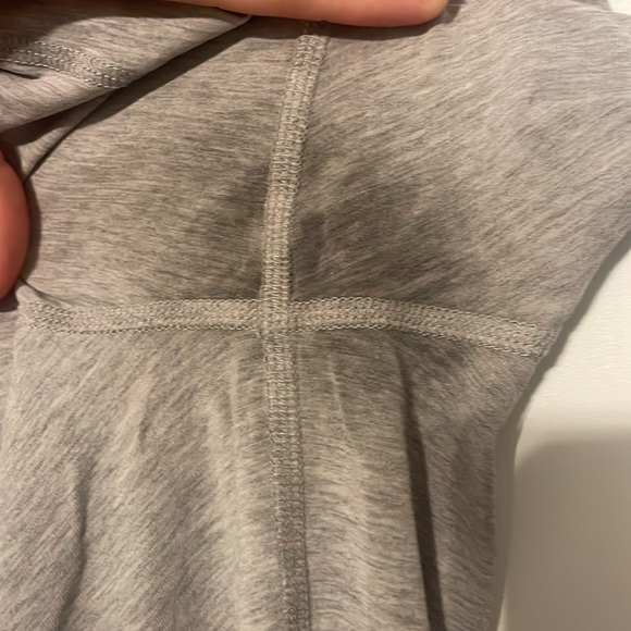 Grey LULULEMON Tee M - pit stains - Picture 3 of 3